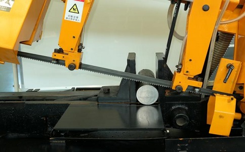 荔波数控带锯床自动送料精度会出现偏差吗？